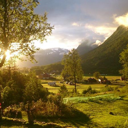 Dalen Gaard Camping Og Hytter Geiranger Exterior foto